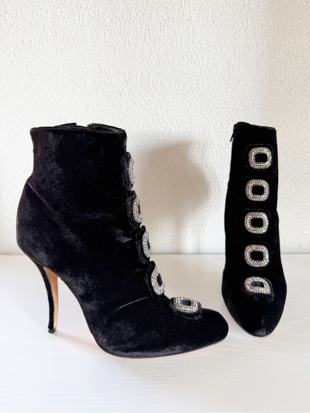 Manolo Blahnik Suwalki Black Velvet Crystal Buckle Ankle Boots EU 41.5
